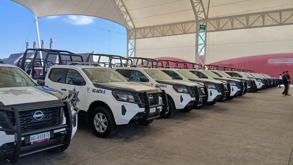 Entregan 71 patrullas, vehículos tácticos y reconocimientos a policías en Hidalgo