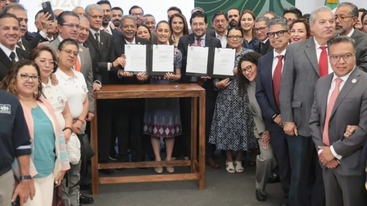 Salario promedio del IMSS será base para trabajadores del Estado con aumentos anuales por inflación, anunció Sheinbaum.