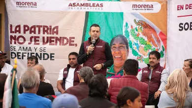 Ulises Mejía durante un encuentro con productores rurales en Zacatecas.