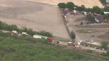 Fotos: 42 cuerpos de migrantes dentro de tráiler en Texas
