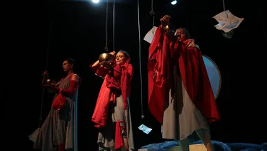 Una ballena llega al escenario para contar historias sobre el cuerpo femenino, la violencia y la crisis ambiental. Así será Ballenísmo en Pachuca.