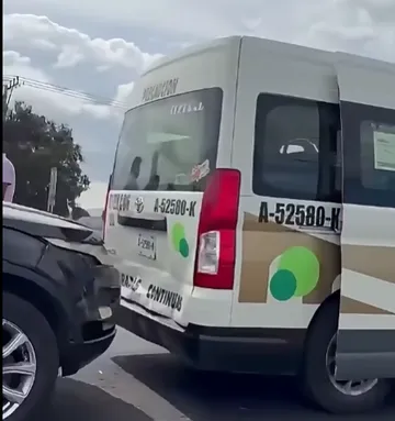 Choque por alcance entre camioneta y colectiva deja ocho lesionados en la Pachuca-Sahagún
