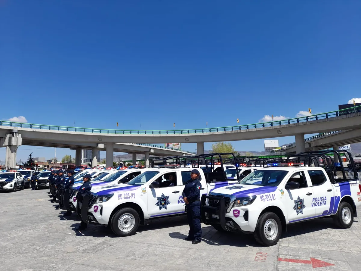 Regresa policía estatal al uniforme azul con patrullas y equipo nuevo