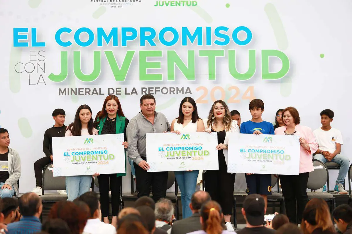 Entrega del programa “El Compromiso es con la Juventud” en Mineral de la Reforma