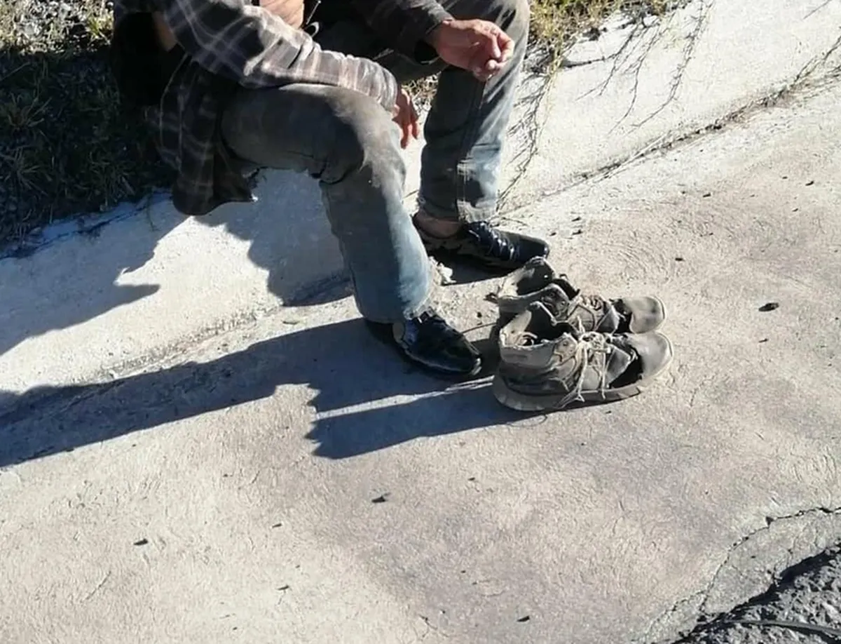 Gesto de solidaridad de un oficial