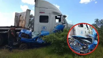 Accidente entre tráiler y automóvil en la carretera Otumba-Ciudad Sahagún.