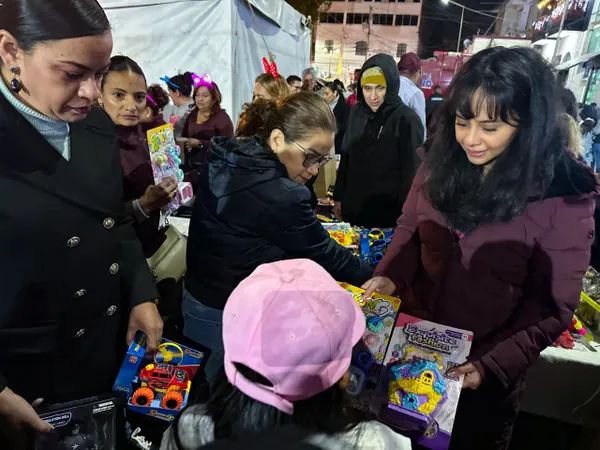 Más de 3 mil personas celebraron el Día de Reyes en Tizayuca con espectáculos, rosca y regalos.