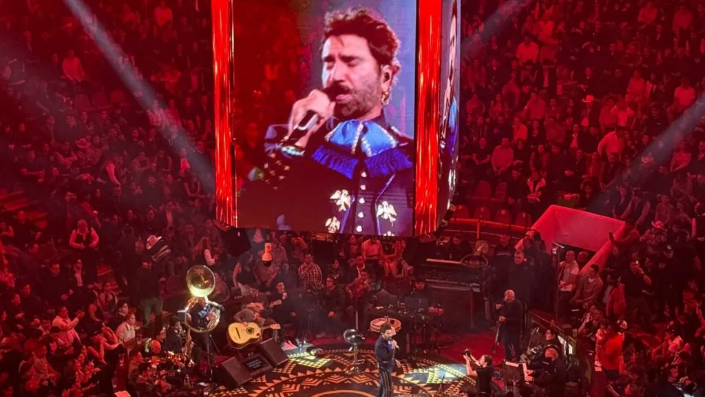Alejandro Fernández agota dos noches en el Palenque de Pachuca
