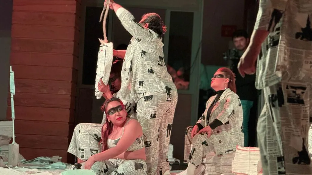 Develan placa por 100 funciones de Entre lo legal y lo justo, obra del Poder Judicial de Hidalgo