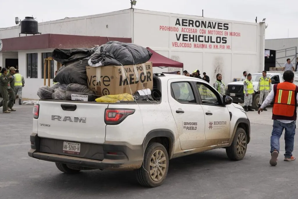 Sebiso Hidalgo entrega víveres a damnificados por huracán Priscilla