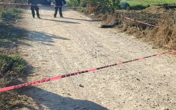 Autoridades investigan el hallazgo del cuerpo de una mujer en una zona agrícola entre Tlahuelilpan y Tezontepec. Esto es lo que se sabe.