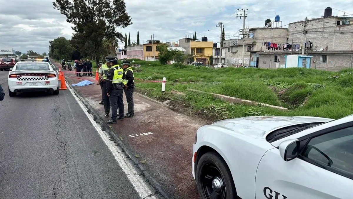 Motociclista arrolla a madre e hija en la México-Tulancingo; huye del lugar