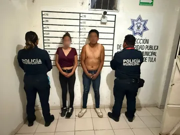 Recuperan Volkswagen robado y detienen a dos personas en Atotonilco de Tula