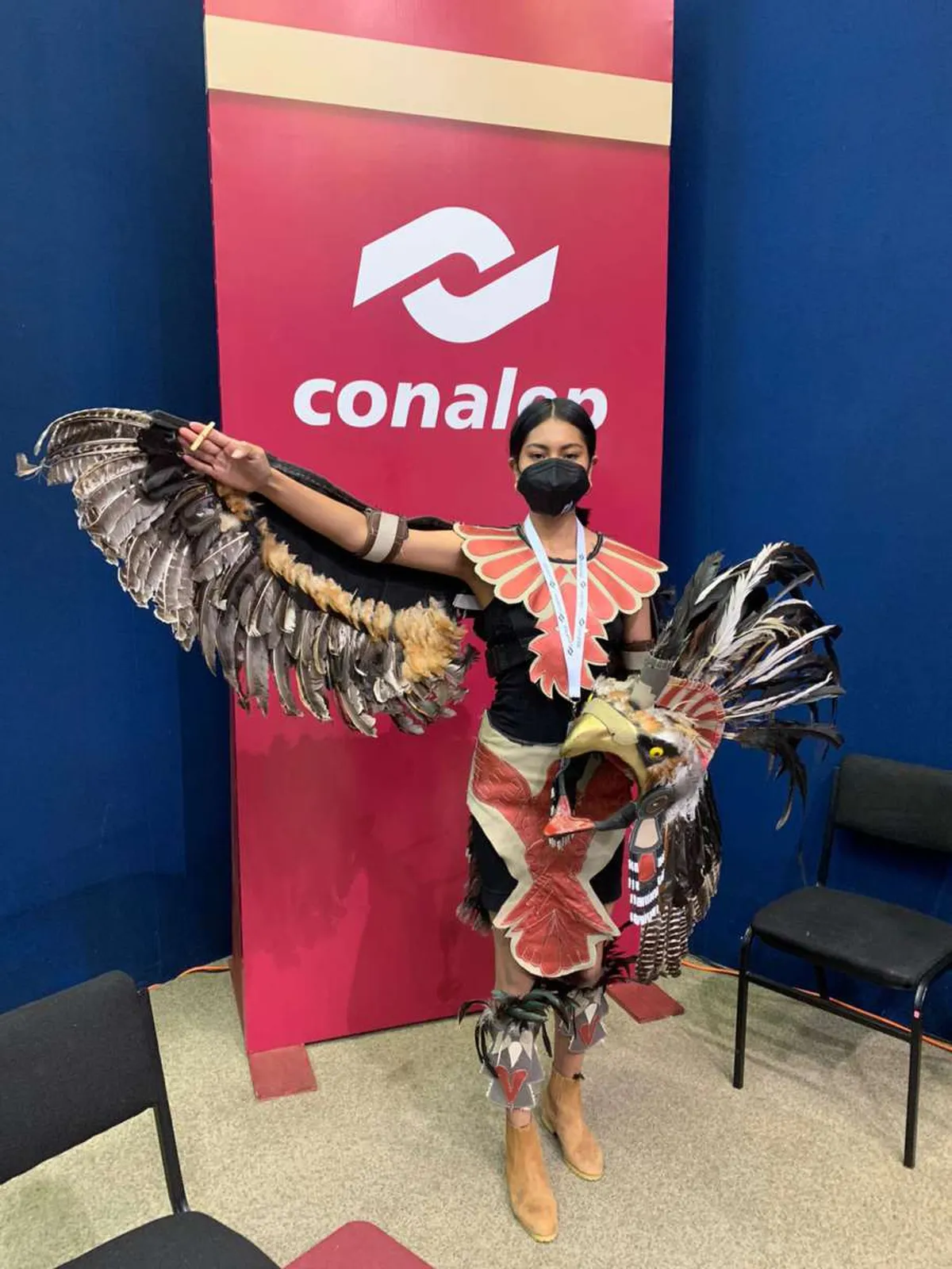 Recibe estudiante hidalguense medalla por promover la danza tradicional