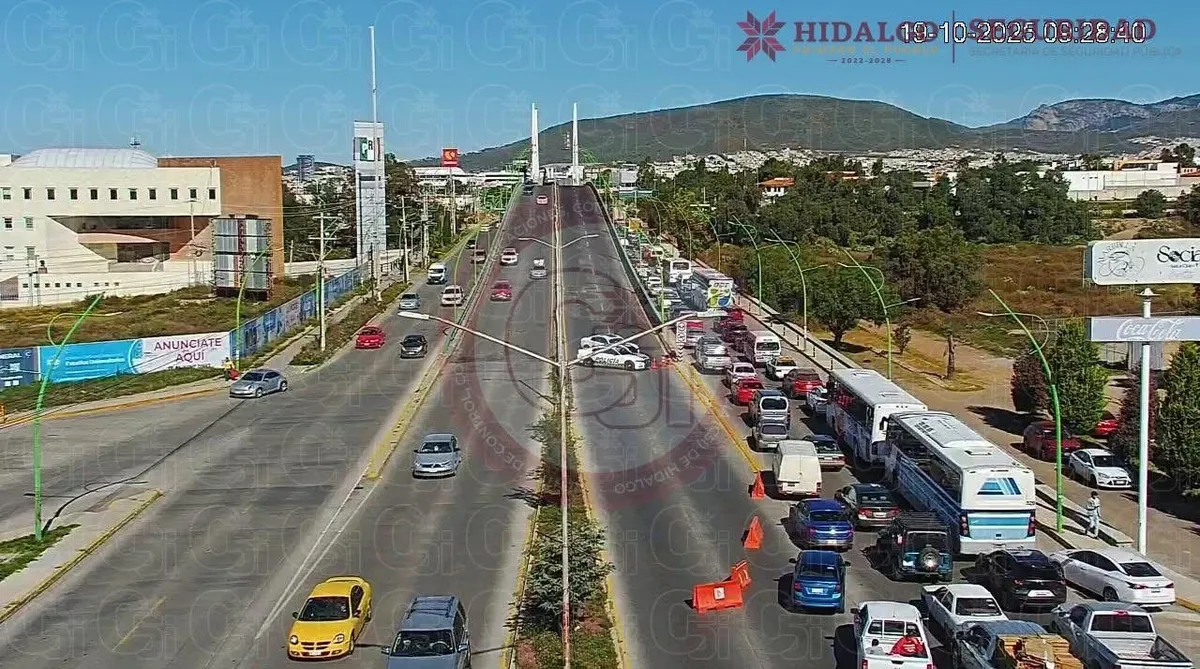 ¡Tráfico pesado en el bulevar Colosio! Autoridades piden manejar con precaución y seguir las indicaciones de tránsito.