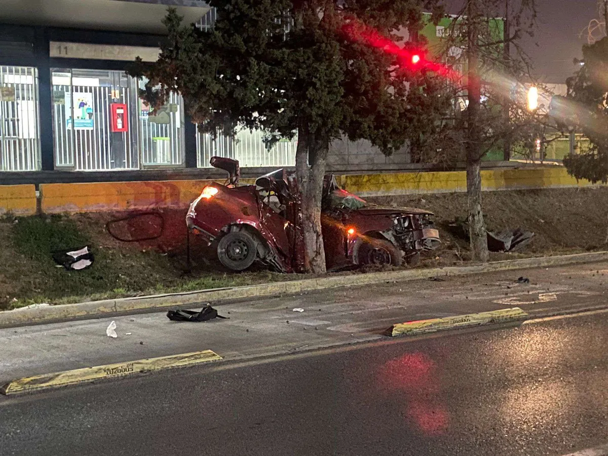 Pachuca: muere automovilista tras impactarse con árbol