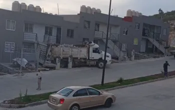 Camión de carga choca en Mineral de la Reforma