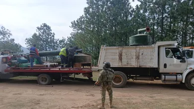 Militares resguardan sustancias químicas decomisadas