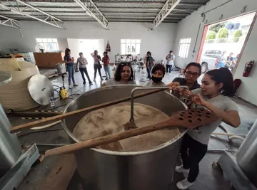 Llega a Pachuca cerveza elaborada por mujeres