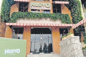 3. Risottos, pizzas especiales y cortes destacan en la carta inaugural.