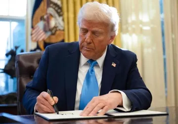 Firma Trump orden ejecutiva para declarar día del ‘Golfo de América’