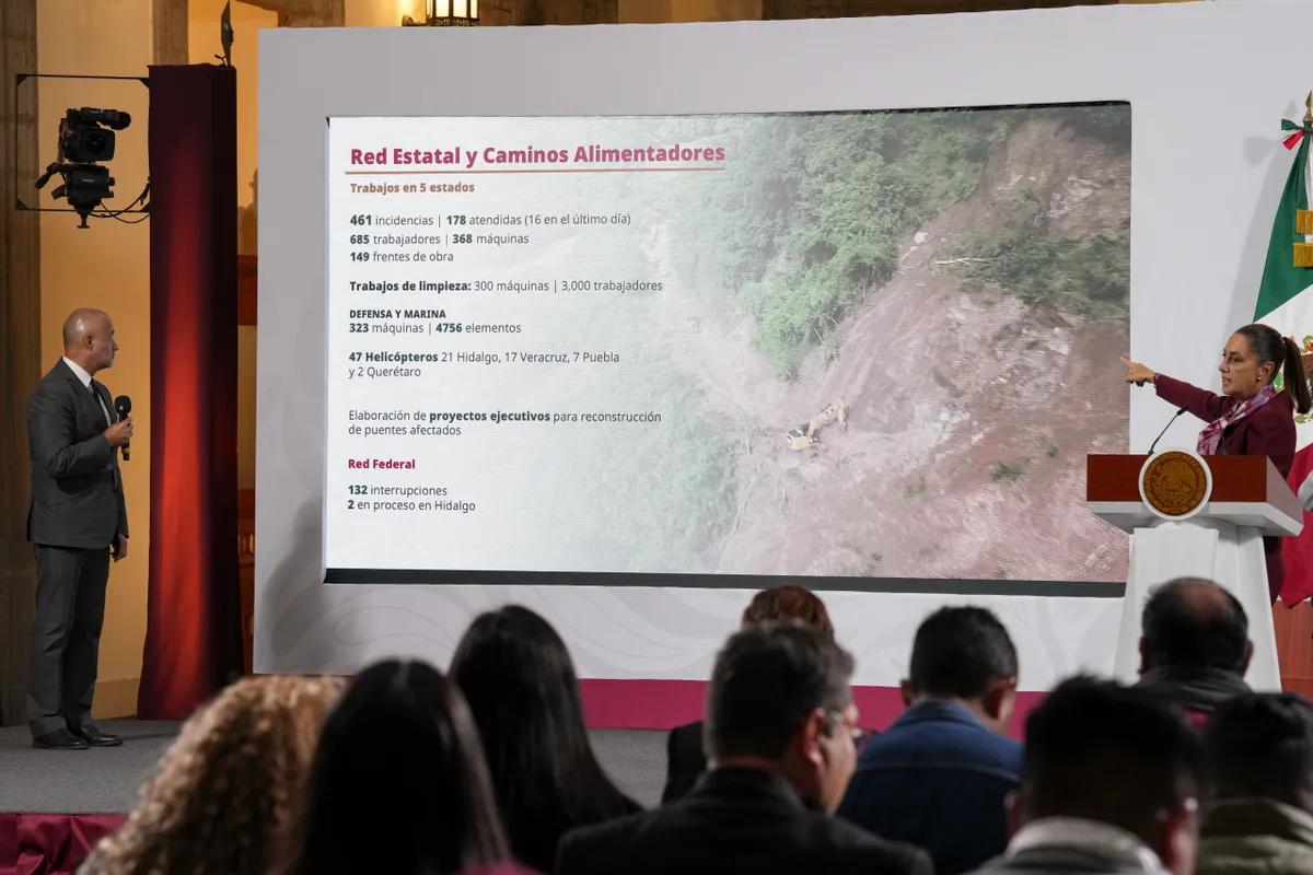 Claudia Sheinbaum informa avances en reconstrucción de puentes dañados por lluvias.