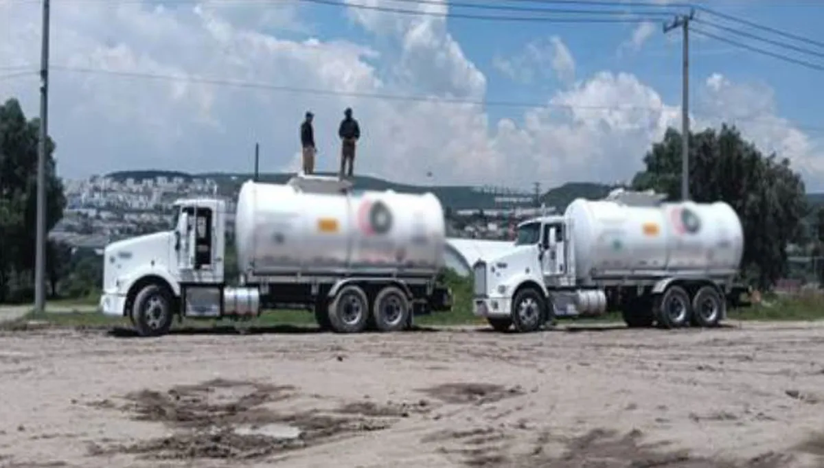 Cateo policial en Hidalgo asegura combustible, drogas y armas.