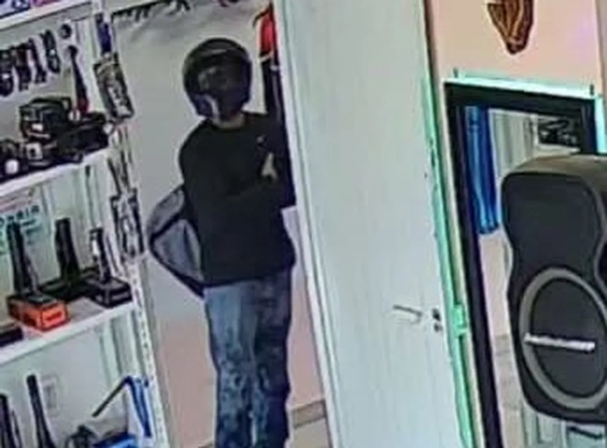 Asalto en Ixmiquilpan: sujeto roba tienda a mano armada frente a mujer y su bebé