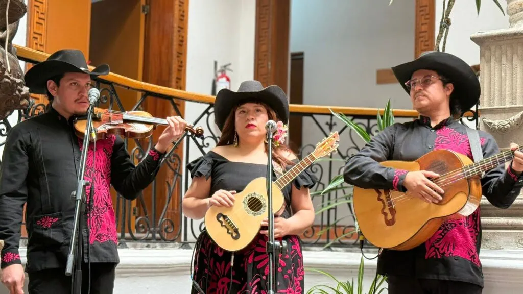 Los Tlacuilos fortalecen la tradición de la música huasteca hidalguense