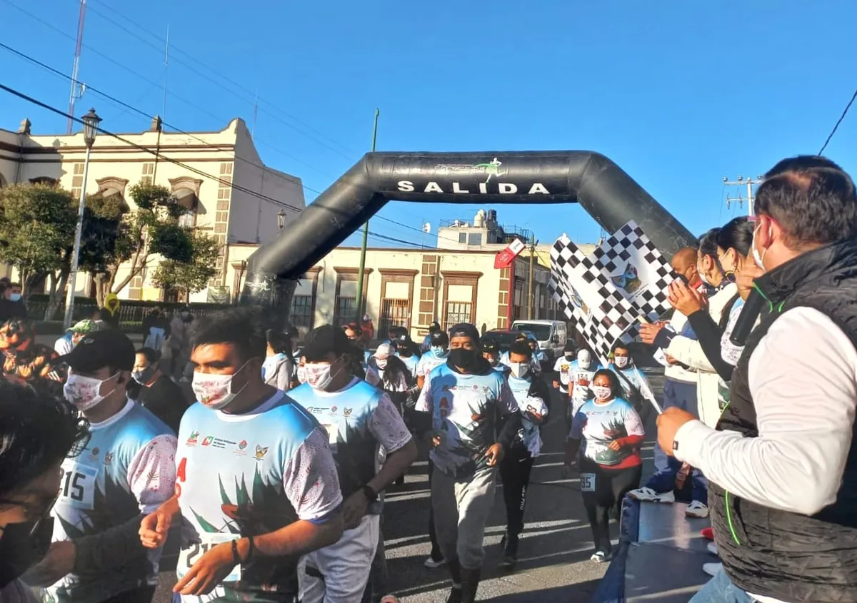 Participan 200 corredores en segunda fecha de serial atlético en Apan