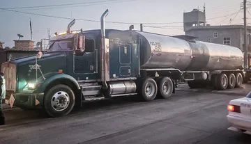Autopista México-Querétaro: comando armado roba tráiler con botellas de vino