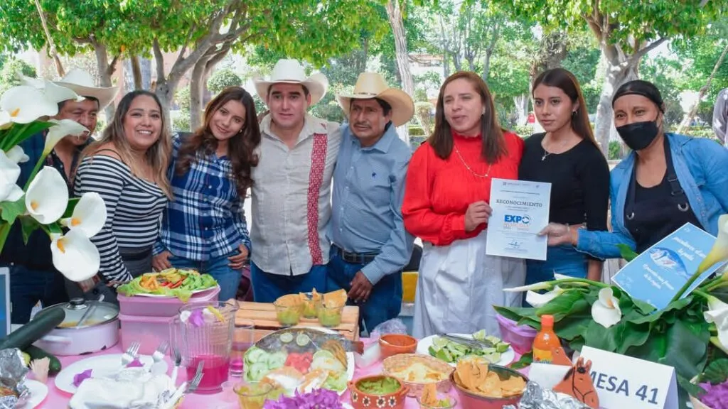 Tecozautla: chef Aquiles Chávez da clase en Muestra Gastronómica Regional