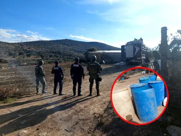 Singuilucan: Ejército asegura 740 litros de huachicol, armas y cartuchos en cateo