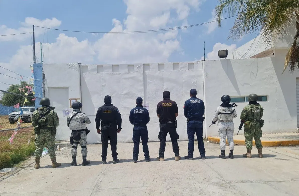 Pachuca: desarticulan punto de narcomenudeo donde almacenaban tractocamiones robados