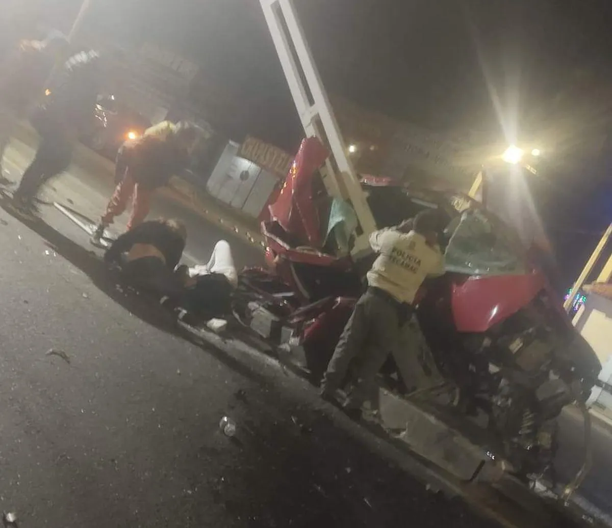 Hombre vuelca su auto en la México-Pachuca