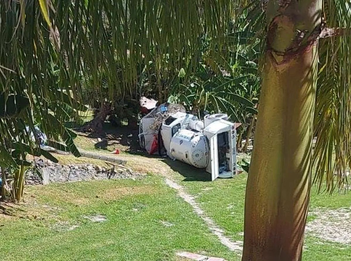 Vuelca pipa de gas L.P dentro de balneario en Chilcuautla