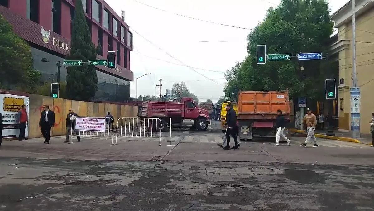 Bloqueos en Pachuca: transportistas se retiran de Plaza Juárez tras más de 10 horas | VIDEO