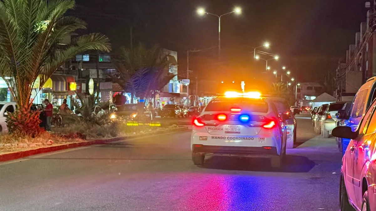 Pachuca: Ayuntamiento retira puestos sin permiso en El Palmar tras disputa entre comerciantes