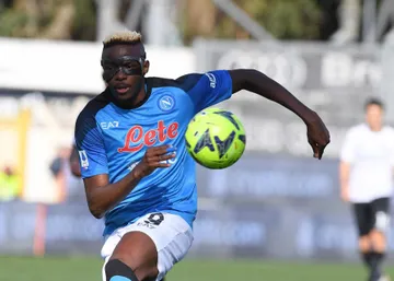 Hirving Lozano y Napoli saborean el campeonato, derrotan 3-0 al Spezia