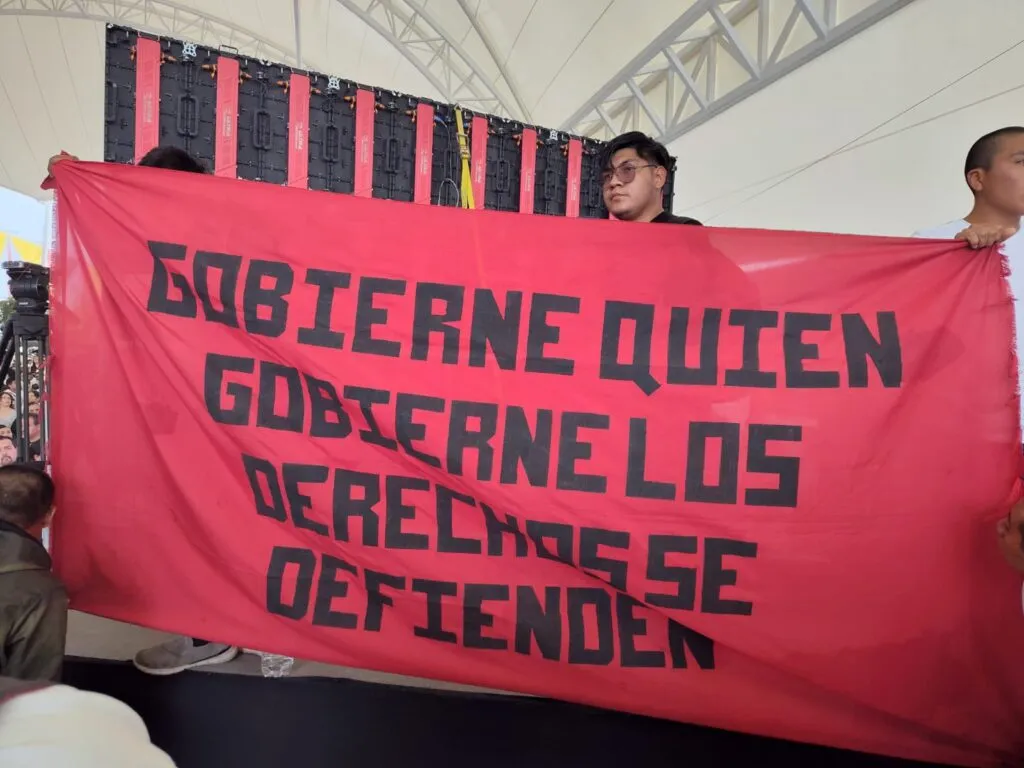 Normalistas de El Mexe se manifiestan en Pachuca