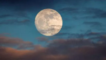 Se acerca la Luna de esturión 2025: ¿ya sabes cuándo y cómo verla?