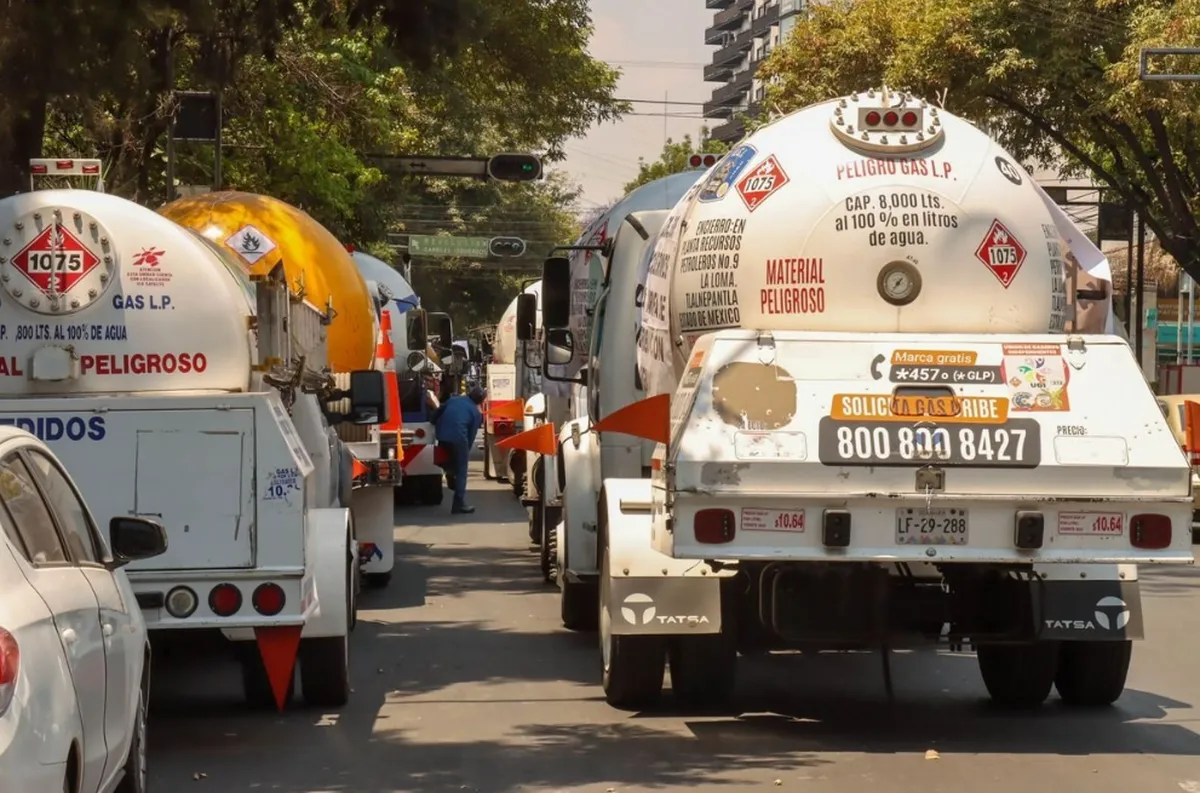 Luz Elena González, dijo que estás dos normas complementarán el actual instrumento normativo que regularán por un lado el transporte de las refinerías o puntos de importación de gas LP