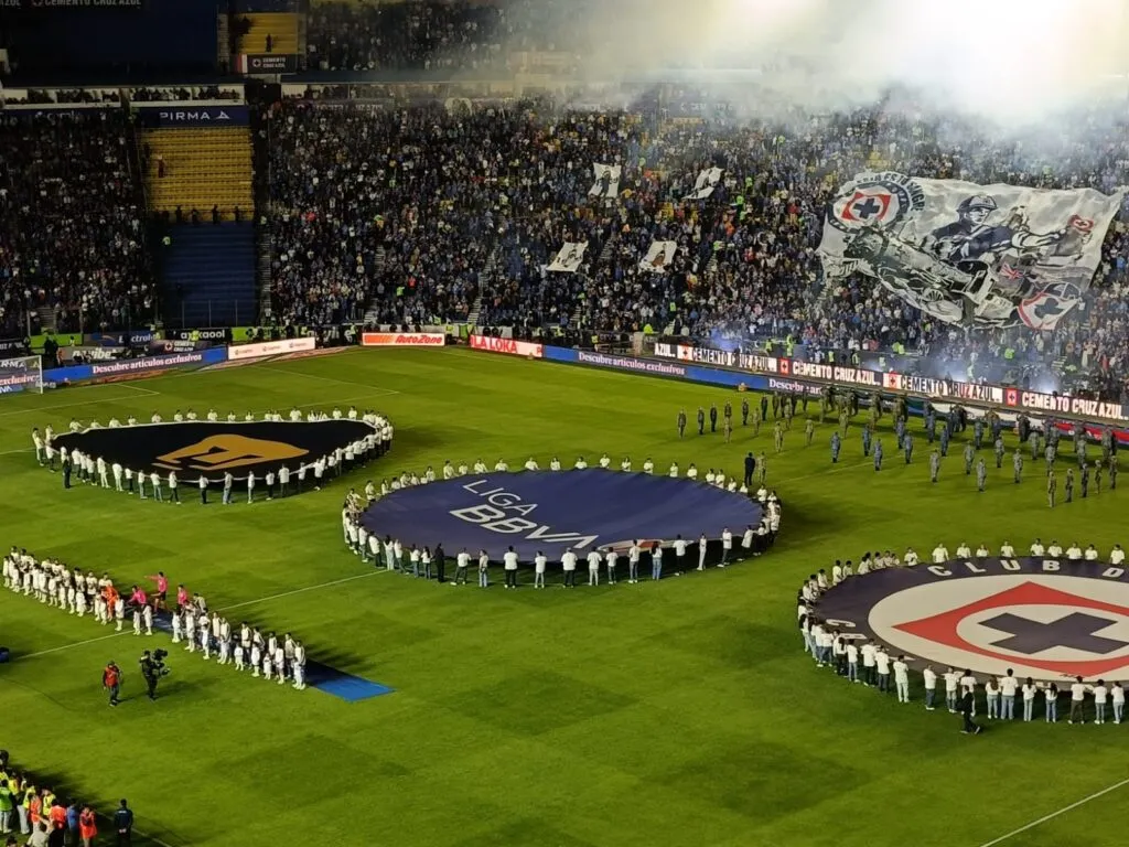 “Los que cantan con pasión”: afición de Cruz Azul hace retumbar el Estadio Azul