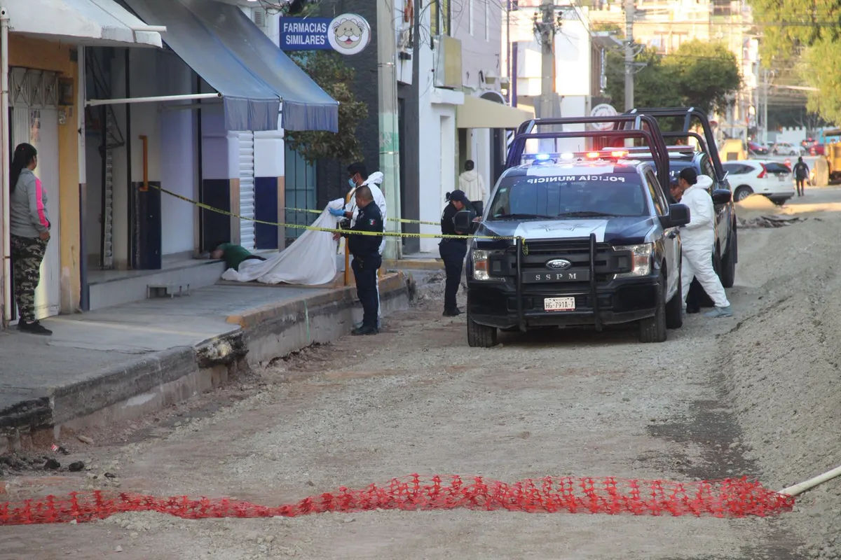 Hombre muere tras desvanecerse en avenida Constitución, en Pachuca