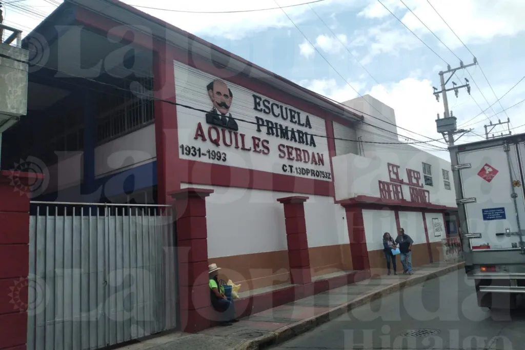 Demolerán escuela en Tulancingo; buscan reubicar a estudiantes para evitar clases en línea