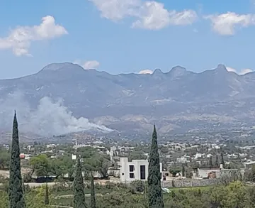 Ixmiquilpan: incendio en San Juanico provoca movilización de emergencia