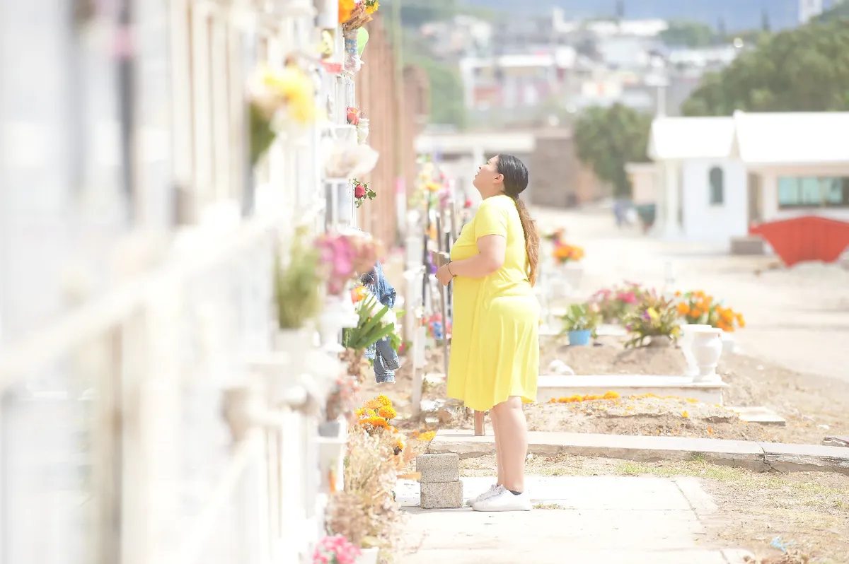 Por goteo, llegan a visitar Panteón de Pachuca