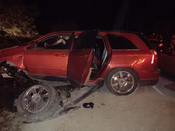 Chocan auto y les hallan armas cortas en Ixmiquilpan