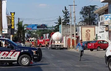 Alerta por fuga en pipa de gas en Mixquiahuala
