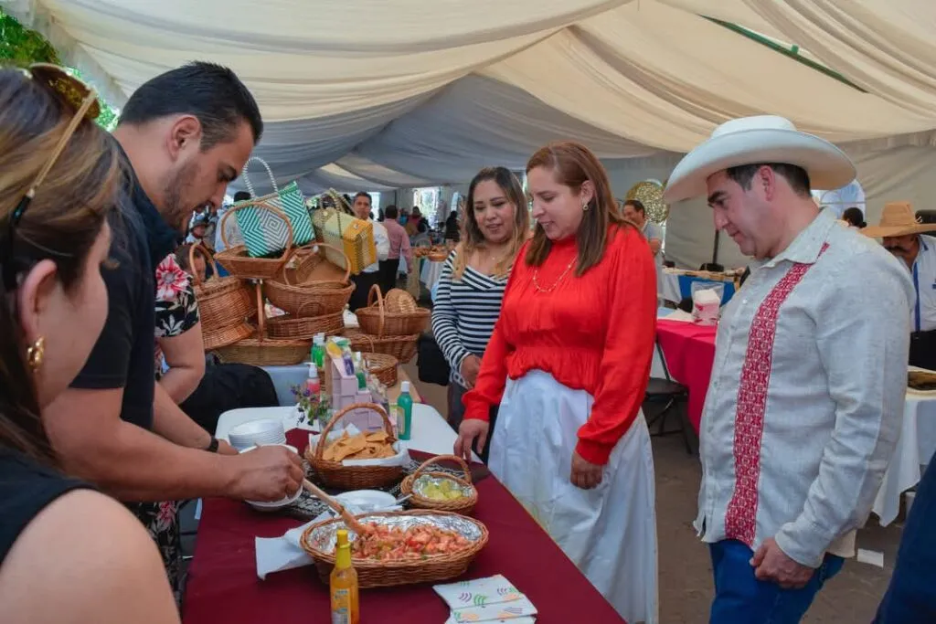 Tecozautla: chef Aquiles Chávez da clase en Muestra Gastronómica Regional